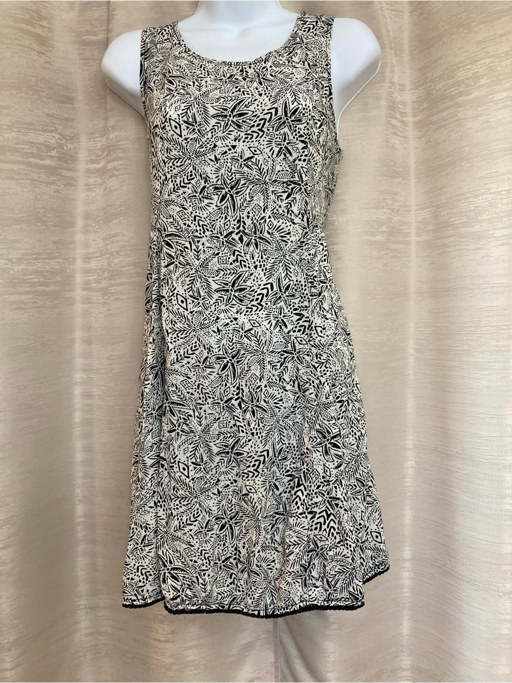 Maurice’s Black & White Printed Sleeveless Dress with Tie size Small